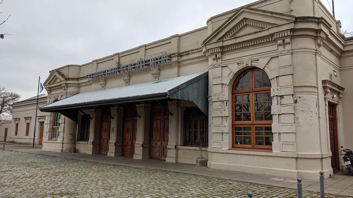 Estación del ferrocarril General Mitre, sede histórica cerca del Bar Mitre en Pergamino